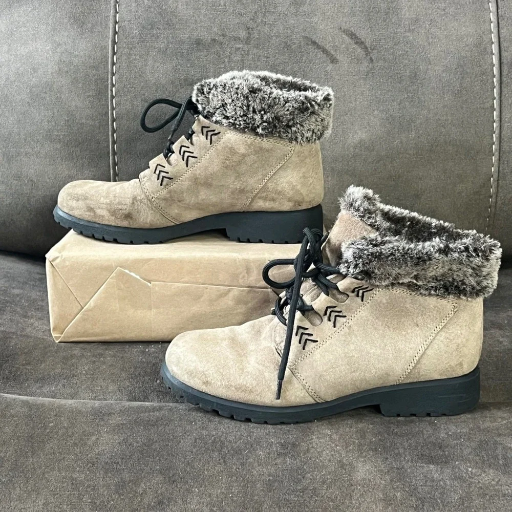 Cobbler Cuddlers Women's Size 7 Faux Fur Lined Ankle Boots Tan Suede Lace Up EUC